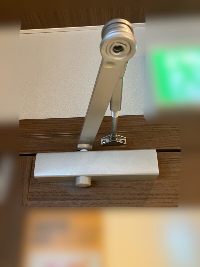【練馬区高松】　ドアクローザー交換